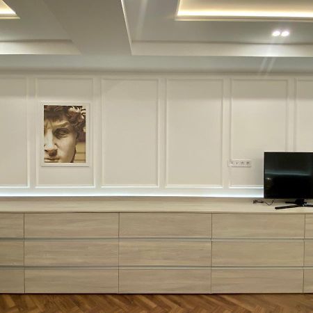 Modern Classic 2 Bedroom Apartment Near Most City Dnipro Luaran gambar