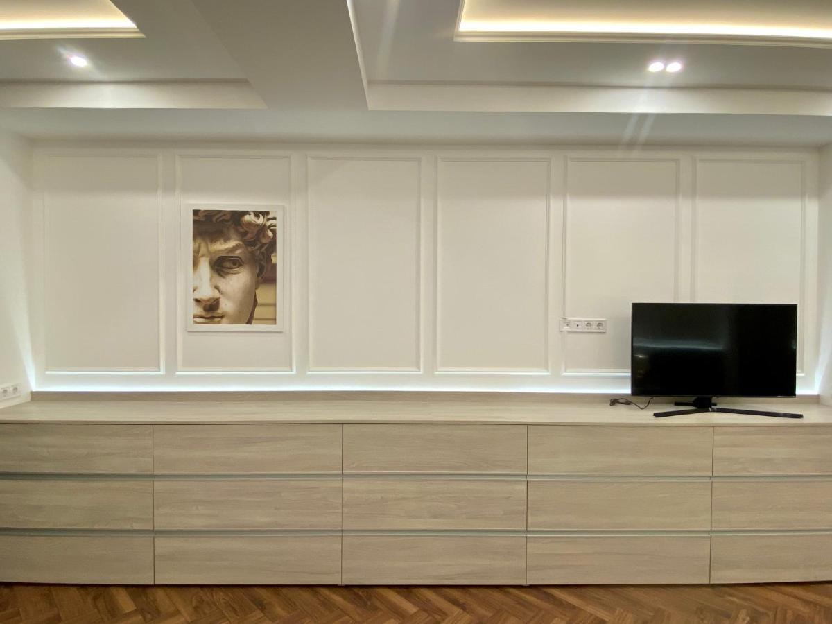 Modern Classic 2 Bedroom Apartment Near Most City Dnipro Luaran gambar
