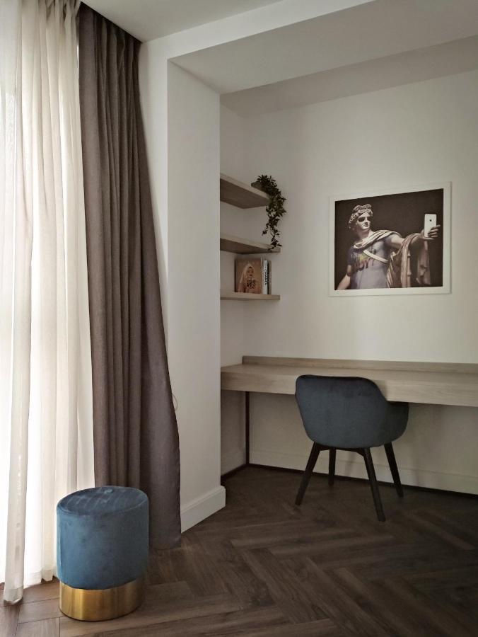 Modern Classic 2 Bedroom Apartment Near Most City Dnipro Luaran gambar